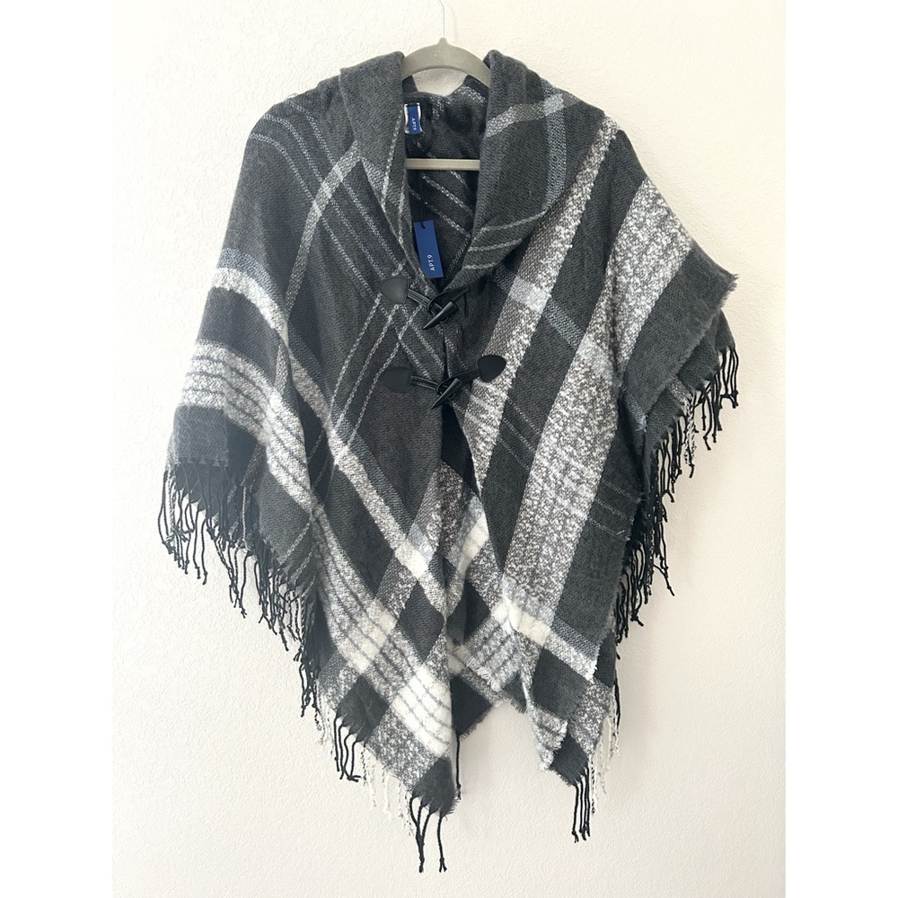 NWT Soft and Warm Grey & White Plaid Fringe Poncho
